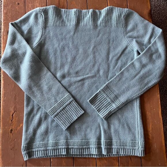 Classic Green Crew Neck Sweater - Picture 3 of 6